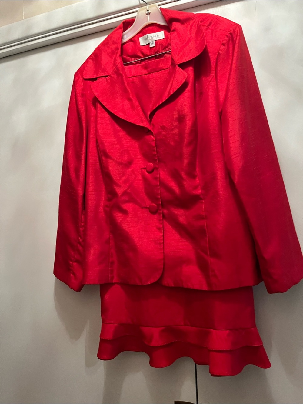 Vera Mont Red Two-Piece Skirt Set – Tailored Jacket & Ruffle Hem Skirt